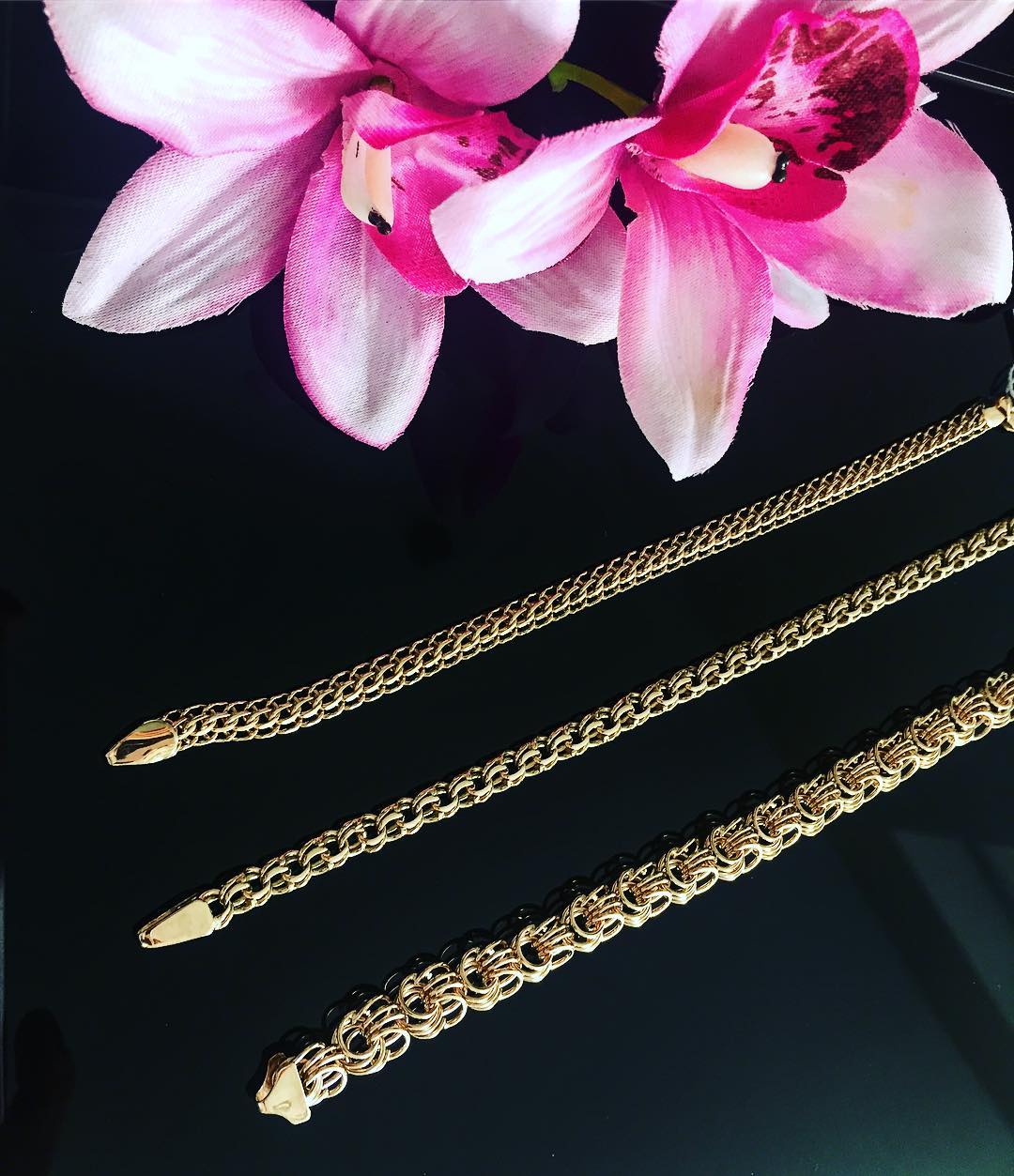 Lanțuri și brățări