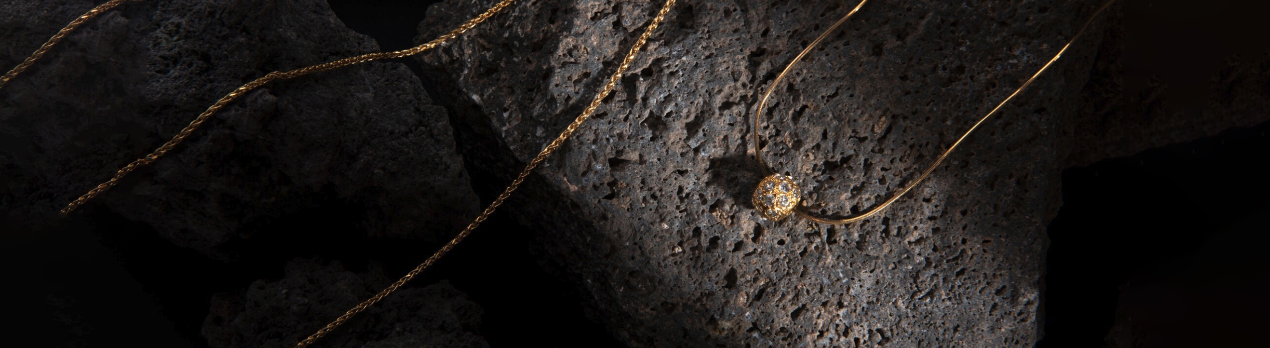 alt_Aur și diamante